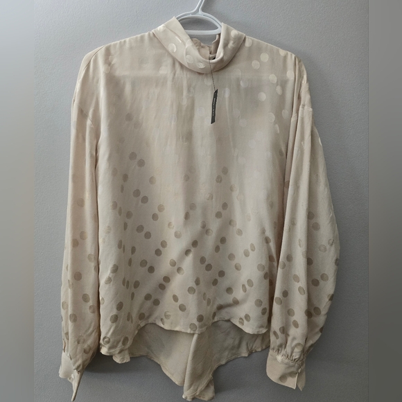RW&CO. Tops - Rw&co Womens Cream Polka Dot Long Sleeve Blouse Medium (Sku 57)